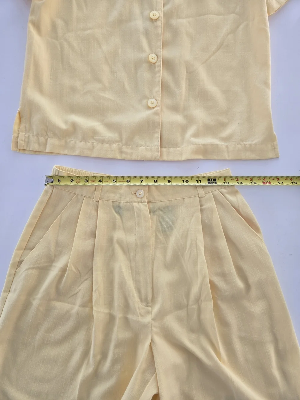 Sag Harbor Petite Pale Yellow Two-Piece Set Top Size 4 Short Size 6